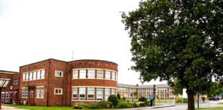 Bydd elusen atal hunanladdiad dynion yn dechrau grŵp cymorth cymheiriaid newydd yng Ngogledd Cymru. cambriadeeNEW1