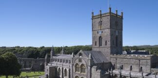 Pembrokeshire’s Hidden Gems: A Guide To Safe And Scenic Driving Routes 1075px Eglwys Gadeiriol Tyddewi 29072400685