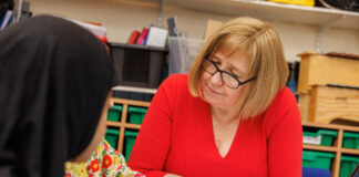 Rhaglen i hybu cyrhaeddiad mewn ysgolion yn parhau am ail gyfnod 18 4 24 WG EDU 107A0150 1 scaled