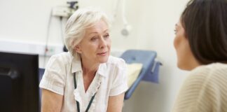 Arloeswyr yn cael eu cydnabod ar restr fer gwobrau canser Cymru 8070dd495a496710 org