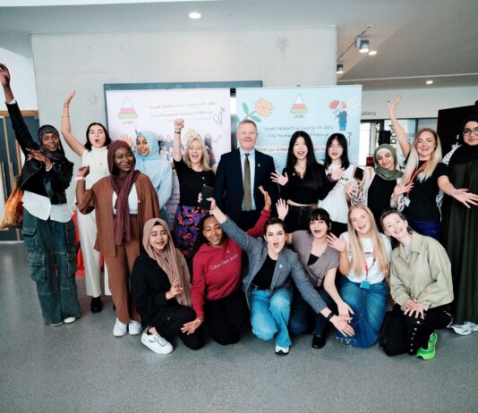 Galwad Merched Cymru am Heddwch yn cael ei chefnogi dros y byd Criw Neges Heddwch ac Ewyllys Da 2024 Sian Lewis Jeremy Miles Peace and Goodwill Message Contributors