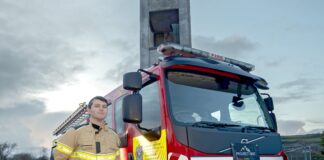 Diffoddwr Tân am Ddringo Everest mewn Cit Diffodd Tân Llawn Rhys Fitzgerald Kidwelly 02 scaled