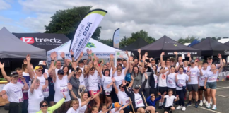 £16,000 ac yn dal i gyfri: codi arian anhygoel Tîm Evans ar gyfer gwasanaethau GIG lleol Team Evans