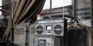 How Neighbours Can Negatively Impact Your Home Sale in the UK pexels olly 3822728