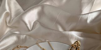 Experts Reveal: 7 Common Jewellery Hacks That Do More Harm Than Good! pexels solodsha 8105118 scaled