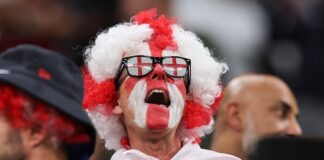 Fake England Shirts Surge in Popularity Due to High Prices of Official Kits 2022 FIFA World Cup England 0 0 USA English supporter