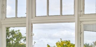 People in Glass Houses! 2023 Geraniums 3000 Small Balcony Getaway 06 scaled