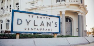 Restaurant group and enterprise hub serve-up 900+ food parcels for children in North Wales DylansLlandudno