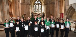 Elusen cymorth cyntaf Cymru yn cydnabod arwyr gwirfoddoli Investiture2024CYPAwards