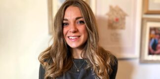 Mae prentis dawnus wedi cael blas o lwyddiant yng nghystadleuaeth Cacen Orau Prydain cyntaf erioed. NaomiSpaven