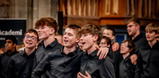 Elusen côr adnabyddus Cymreig yn wynebu cau ac angen cefnogaeth ar frys Only Boys Aloud Academi St Asaph Concert 016