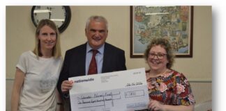 Golf club raises £1,800 for Colorectal Unit at Bronglais image002 4