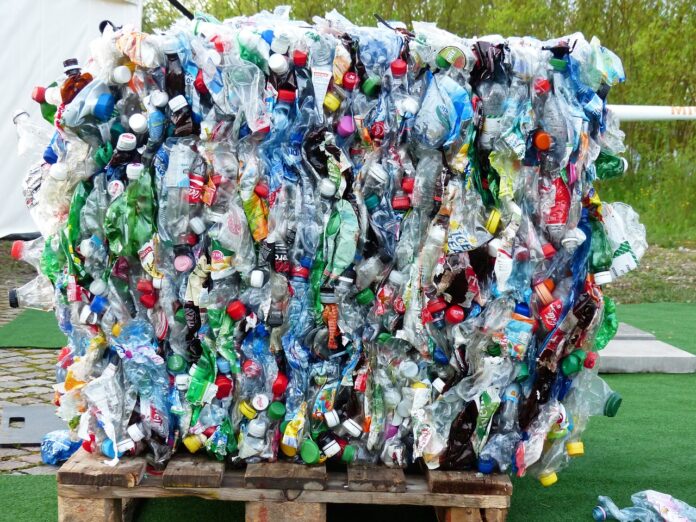 plastic bottles 115069 1280 1