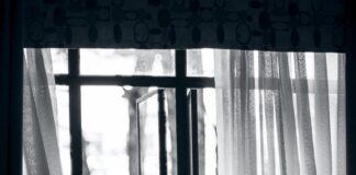 Hot weather: How to sleep in the heat window 7616053 1280