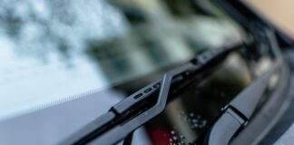 Beat the heatwave: Expert reveals 7 car maintenance tips to protect your vehicle this summer wiper 2870283 1280