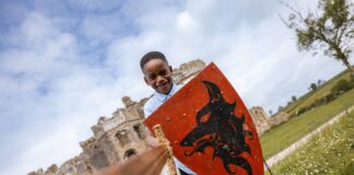 Camu’n ôl mewn amser am haf o hwyl a dysgu yng Nghastell Caeriw a Chastell Henllys SmallCarewCastle 172