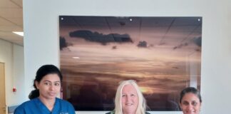 Codwr arian yn rhedeg 10k Llanelli ar gyfer Uned Gofal y Fron Wendy Edwards scaled