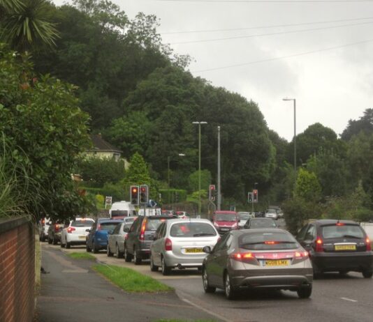 EXPERT COMMENT: FINAL BANK HOLIDAY TRAFFIC WARNING Bank Holiday traffic Torquay geograph.org .uk 3115416