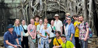 Cafodd fyfyrwyr Cambria antur addysg “emosiynol iawn” yn cynorthwyo cymunedau yn Ne-ddwyrain Asia. Cambodia3 scaled