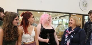 Canlyniadau arholiadau: Ysgrifennydd y Cabinet dros Addysg yn llongyfarch myfyrwyr Lynne Neagle A level results day 2024 2