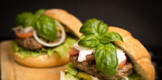 Students: Win £200 towards your back to uni essentials hamburger 494706 640