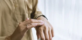 Pros & Cons Of Retinoids self care 6886590 1280