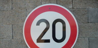 EXPERT COMMENT: 20MPH ZONES IN WALES TO GO BACK TO 30MPH 640px Speed limit sign 20 km h