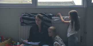 Barnardo’s reveals that almost a third of Welsh parents are struggling to afford to feed their children Barnardos family image September 2024 49