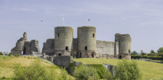 Children go FREE at Cadw sites to celebrate Owain Glyndŵr Day Castell Rhuddlan scaled