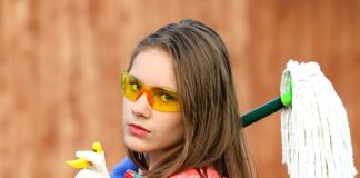 Cleaning expert reveals the best natural cleaning solutions you could have stored in your cupboard girl 1531575 640