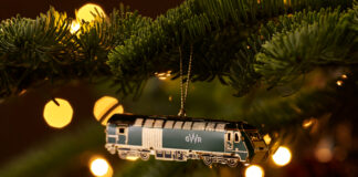 Exquisite Great Western Railway Christmas ornament celebrates iconic Class 43 High Speed Train 2024 TREE GWR CLASS43 scaled