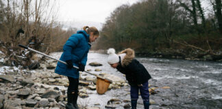 Mae 14,000 o ddisgyblion ar draws Gorllewin Cymru wedi elwa o raglen addysg Dwr Cymru mewn un flwyddyn, gan nodi blwyddyn record. DwrCymruDecember2022 EducationCentreLOWRES 11 cropped scaled