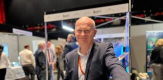 Goroeswr canser yn arwain ymgyrch newydd i hybu rhoddion gwaed yng Nghymru Martin Nicholls