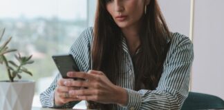 60% of Brits Admitted They Couldn’t Go a Full Workday Without Checking Their Phone – Over a Third Spend 94 Hours a Year on Their Phone at Work fa858f437307892a99b9b3b3580b031e21875965