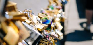 Relationship Expert Reveals the One Text to Send After Being Ghosted love 600488 640