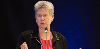 Gwiriwch pa gymorth ariannol y gallech fod â hawl iddo Cabinet Secretary for Social Justice Jane Hutt 1 scaled