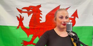DYCHWELODD canwr-gyfansoddwr talentog i’r coleg i ddathlu diwylliant Cymru. MeganLeeLLYSFASI scaled