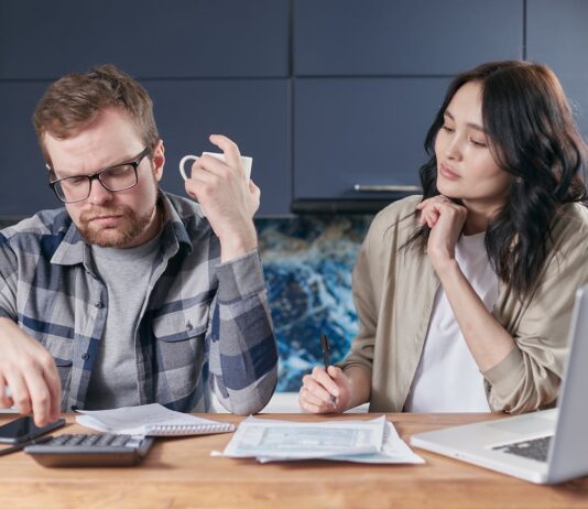 How to clear your debts in 2025 pexels mikhail nilov 6963046