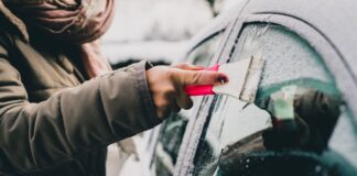 30p hack to quickly de-ice your car 0866f82a bf09 46e8 8eb2 bd0631d05f3e