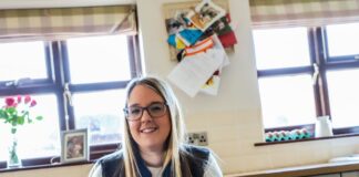 Cyrsiau Cyswllt Ffermio yn helpu i lansio busnes cymorth gyda gwaith swyddfa fferm Anna Brown