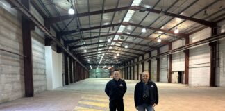 Cwmni’n creu swyddi newydd ar ôl prynu ffatri Llywodraeth Cymru Rhydian Jones Managing Director of Morgan Marine left with fellow Director Dai Jones