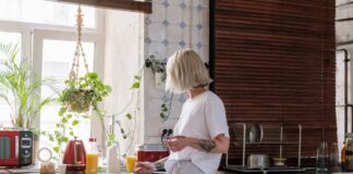 Energy wasting habits to ditch this year pexels cottonbro 5146876