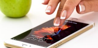 Revealed: 1 in 3 Brits think their phone is listening to them, experts reveal they could be RIGHT smartphone 1894723 1280