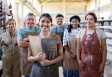 Wythnos Prentisiaethau Cymru: cyngor a chyfarwyddyd rhad ac am ddim ar gael i bobl yn Sir Gaerfyrddin i archwilio cyfleoedd Apprenticeships 2