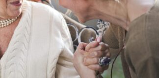 Cyllid gwerth £5.25 miliwn gan Lywodraeth Cymru i helpu gofalwyr di-dâl Care scaled