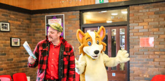 Partneriaeth Diogelwch Fferm Cymru yn Hyrwyddo Diogelwch ar y Fferm gyda Llyfrau Plant Dwyieithog ac Ymweliadau ag Ysgolion The Welsh Whisperer with Bob the Dog. 1