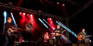 Lindisfarne play Carmarthen in March image004