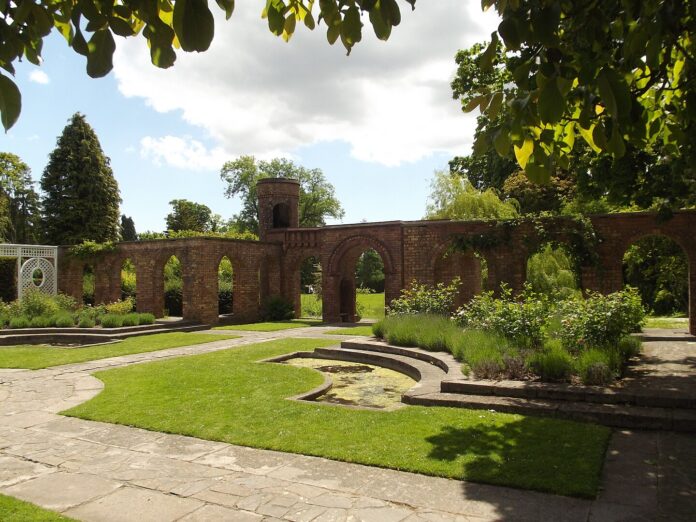 1440px Lavender Court  Folly   Dyffryn Gardens   ponds   water lilies 19026773931