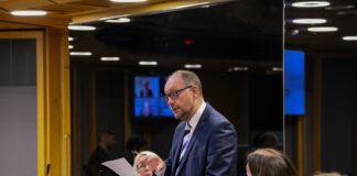 Beirniadu diffyg ymateb Llywodraeth Cymru i ddirywiad cymunedau Cymraeg 53244410487 2bc726e66b o scaled