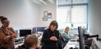 YMCHWIL A DATBLYGU YN ALLWEDDOL I DWF ECONOMAIDD YNG NGHYMRU Jo M SParc 19